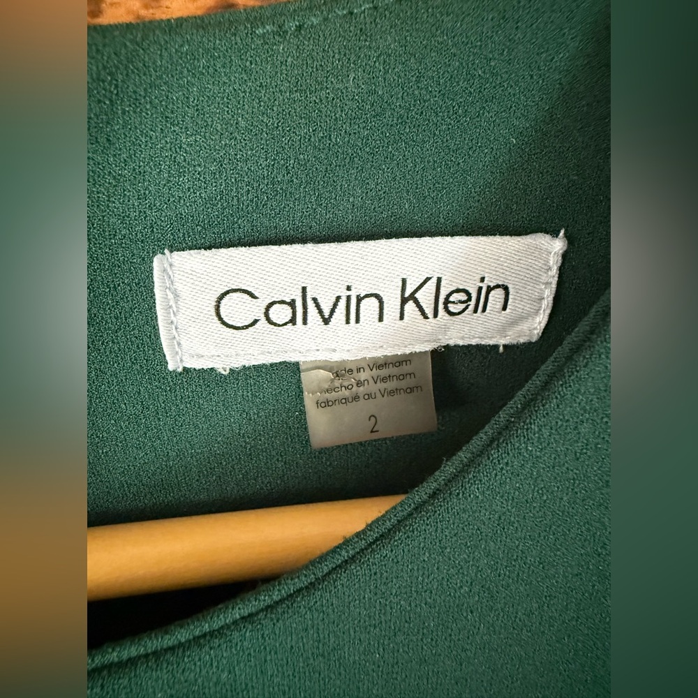 Elegant Calvin Klein Forest Green Asymmetrical Sleeveless Dress - Size 2 - Picture 4 of 6
